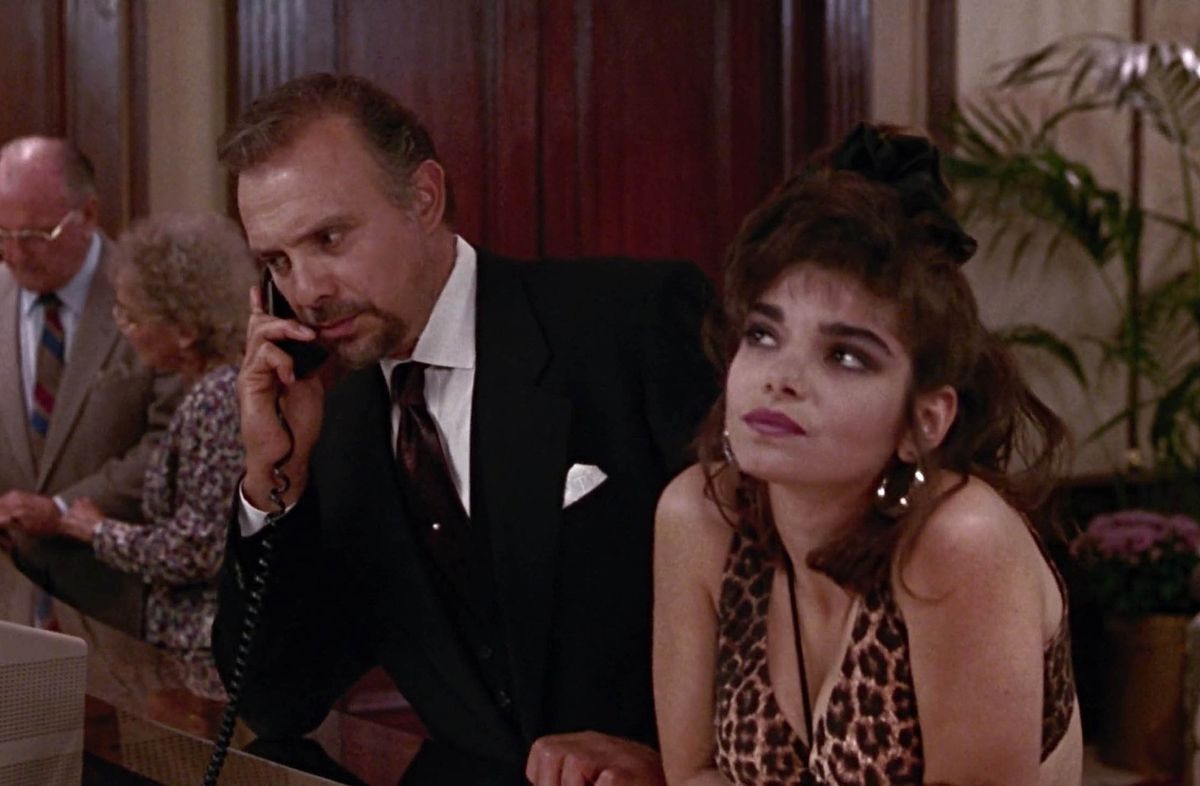 Laura San Giacomo i Hector Elizondo u filmu 'Zgodna žena'