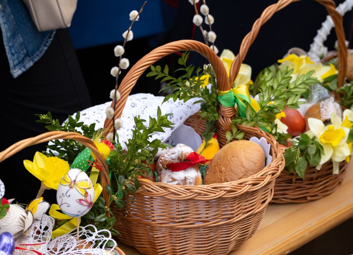 Pomno uređene košarice za uskrsni blagoslov lijep su običaj