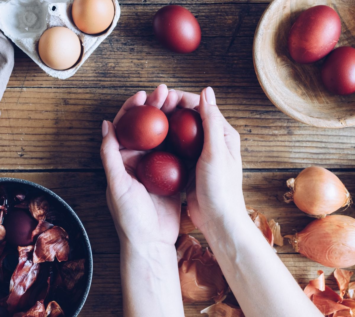Ako još uvijek niste naučili prirodno obojiti pisanici, pitajte sebi važne žene