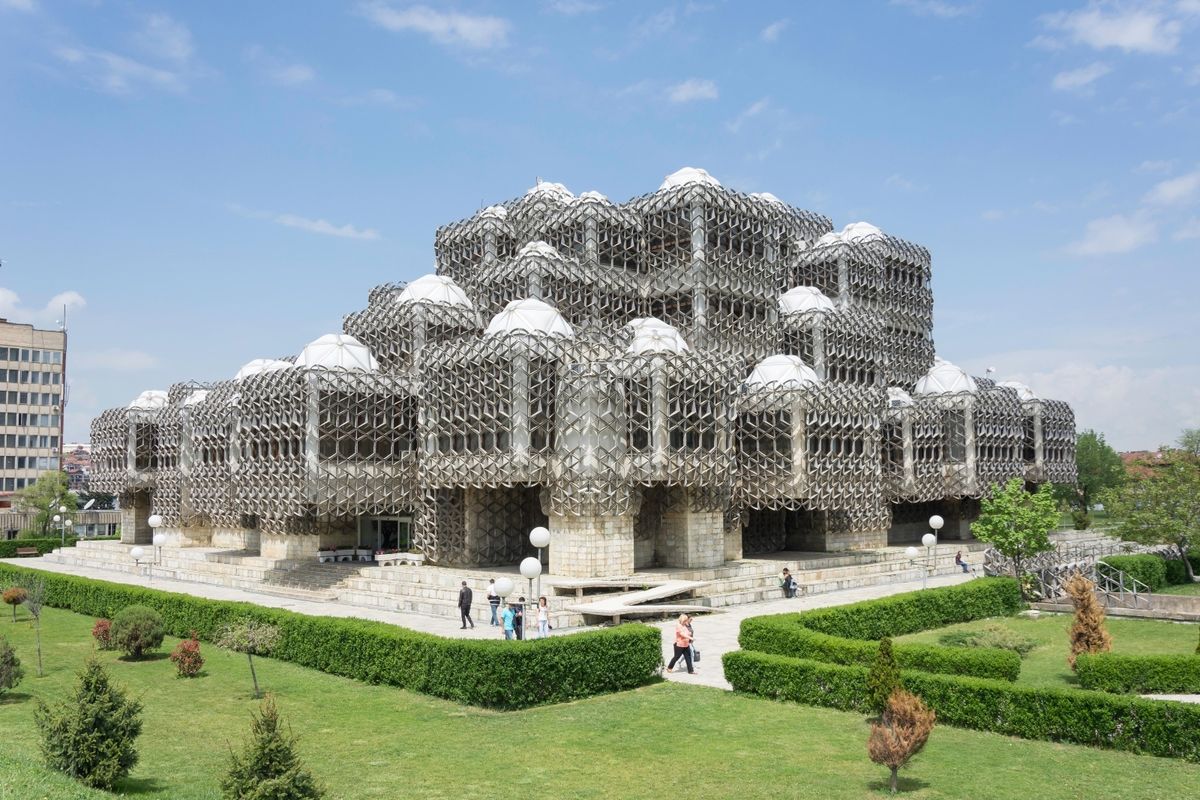 Andrija Mutnjaković, Nacionalna i sveučilišna knjižnica u Prištini