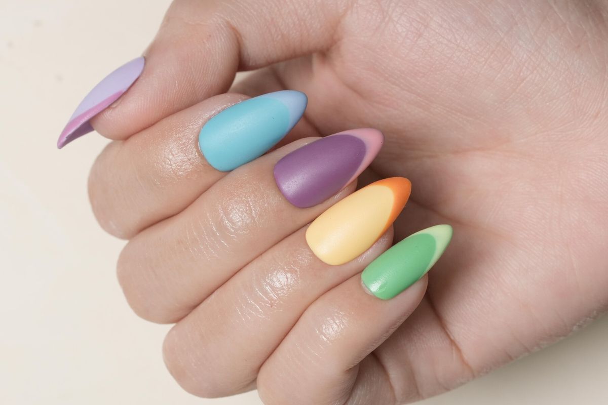 Francuska manikura u bojama