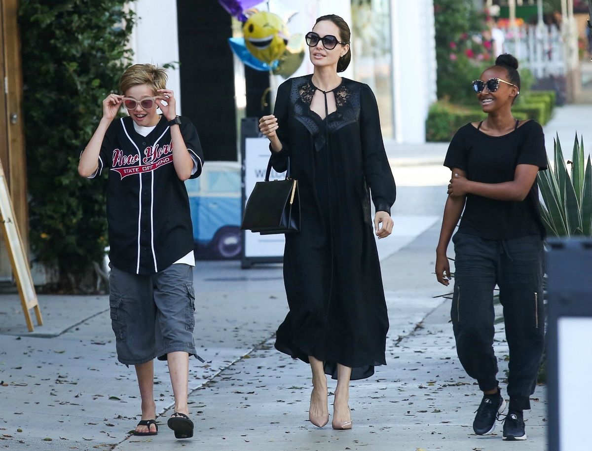 Shiloh, Angelina i Zahara u kupovini