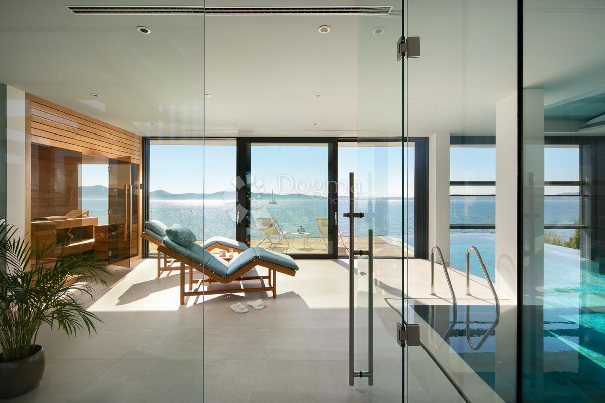 Impresivna vila u Sukošanu - 4