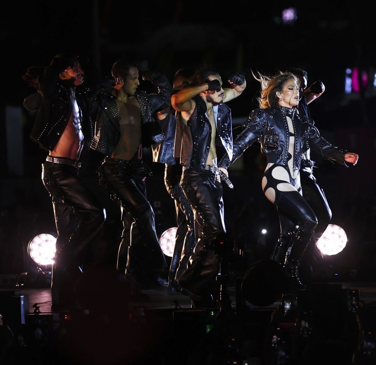 Jennifer Lopez u izdanju koje podsjeća na kultni Cherin kostim