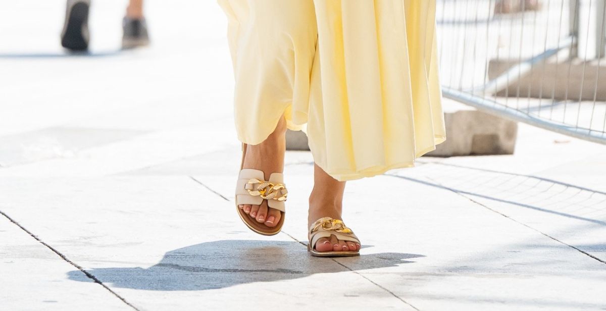 Ulična moda Šibenik mlada dama u trendovskoj haljini - 1