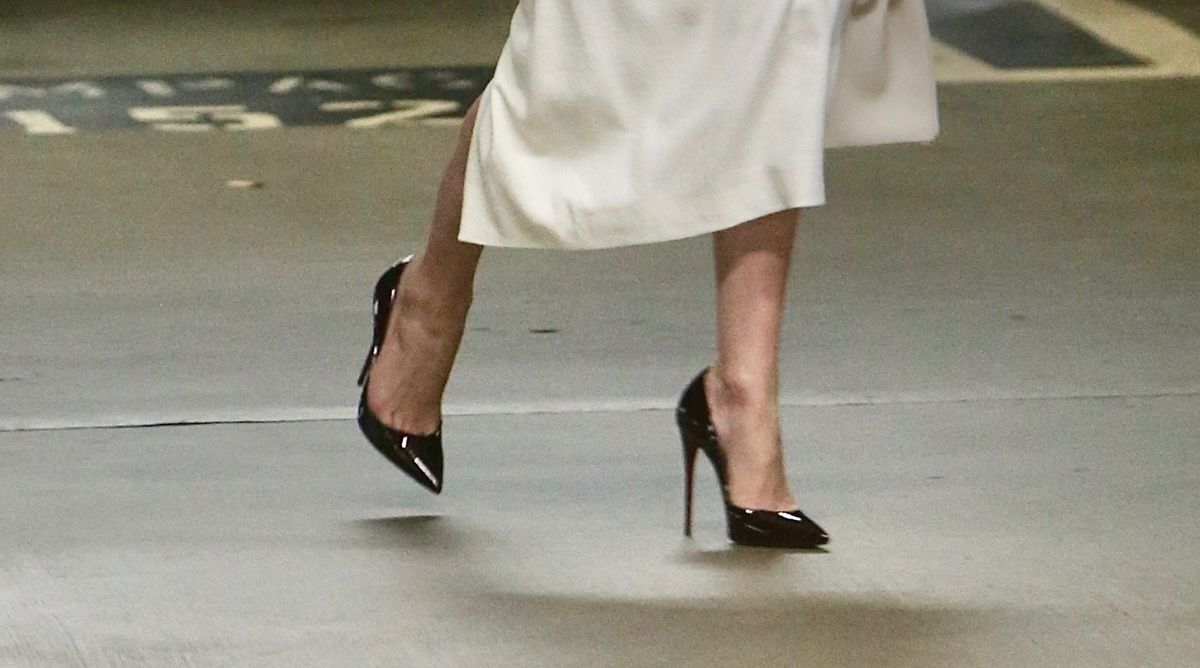 Jennifer je uz odijelo nosila nepogrešive štikle