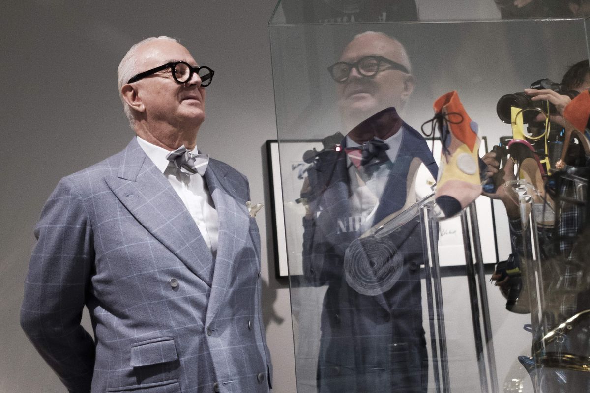 Dizajner Manolo Blahnik na izložbi u Madridu