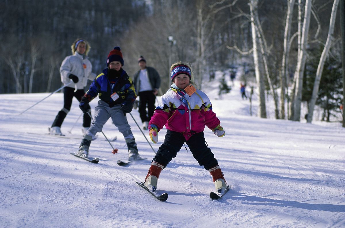 Aktivnosti na otvorenom - šetnja prirodom, sanjkanje, klizanje ili skijanje