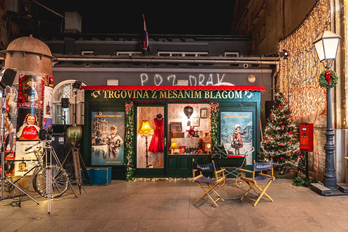 Miškecov prolaz u Zagrebu za Advent je uređen poput starinskog filmskog seta - 17