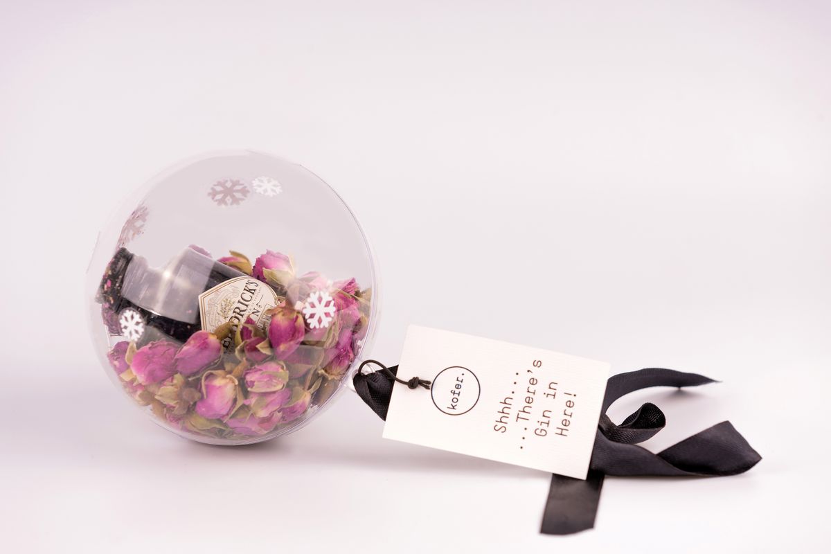 Hendricks sa začinima, kuglica za bor, Kofer, 90 kn