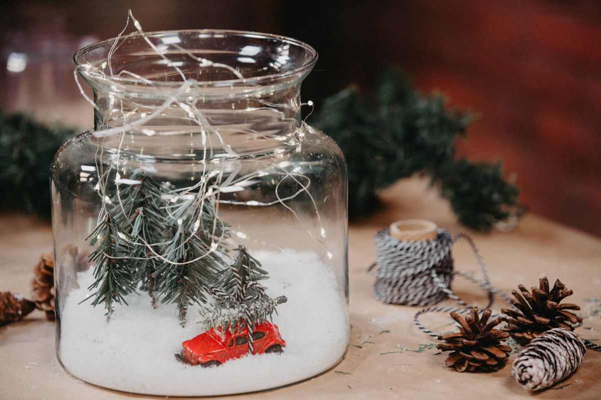 Čarobna šuma u staklenci ili lampionu