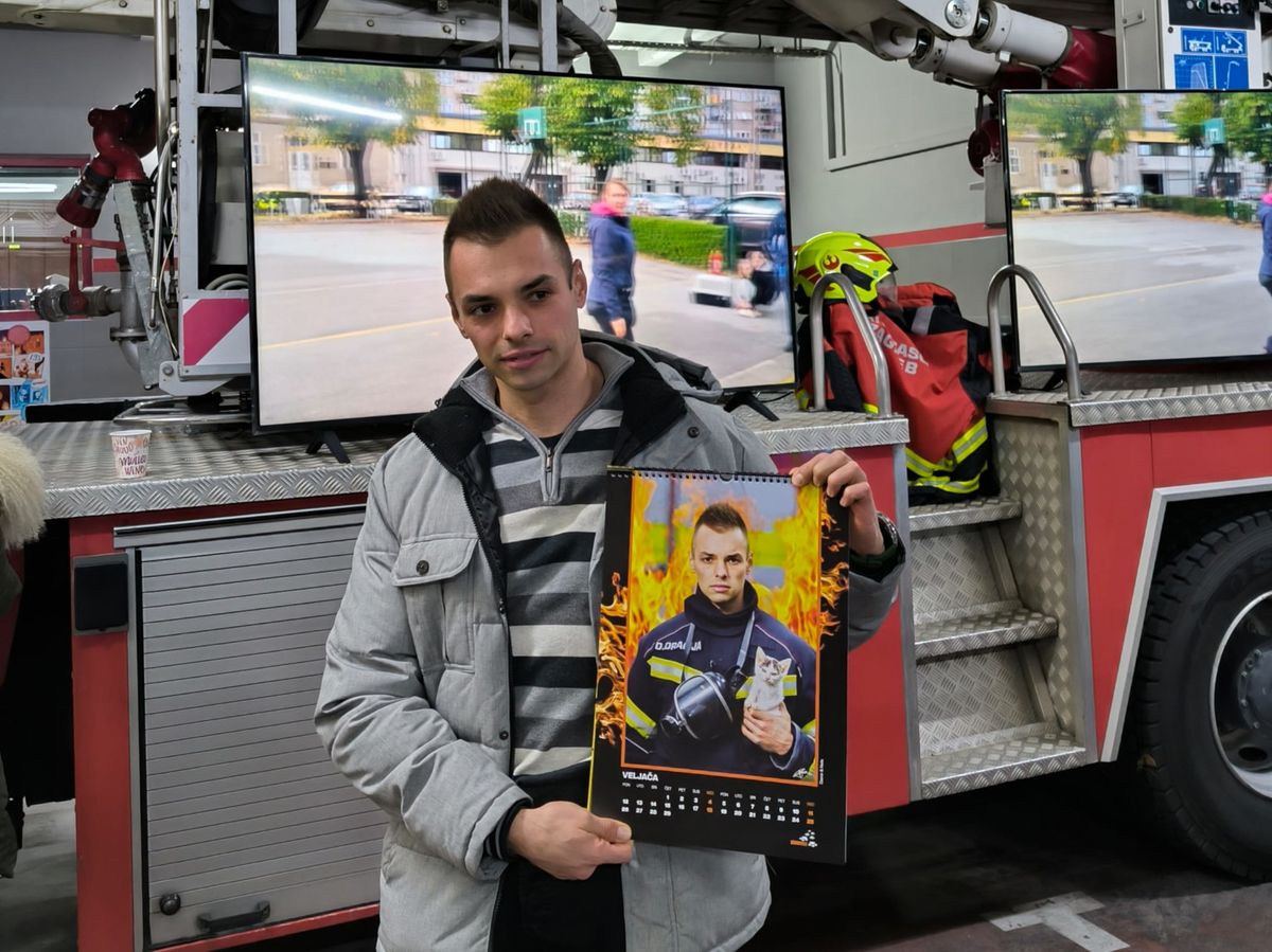 Zagrebački vatrogasci snimili su kalendar sa psima i macama iz Dumovca - 3