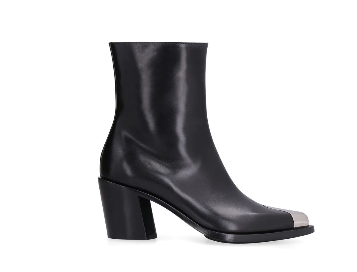 Alexander McQueen, Punk gležnjače, 833 eura