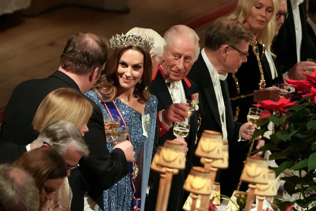 Catherine Middleton u svečanoj haljini britanske dizajnerice Jenny Packham - 2