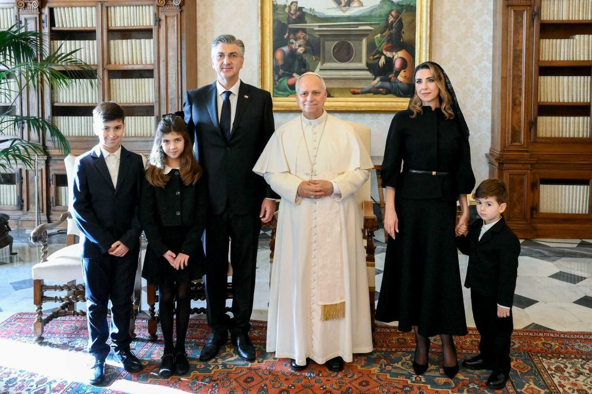 Andrej Plenković s obitelji kod pape Lava XIV. - 7
