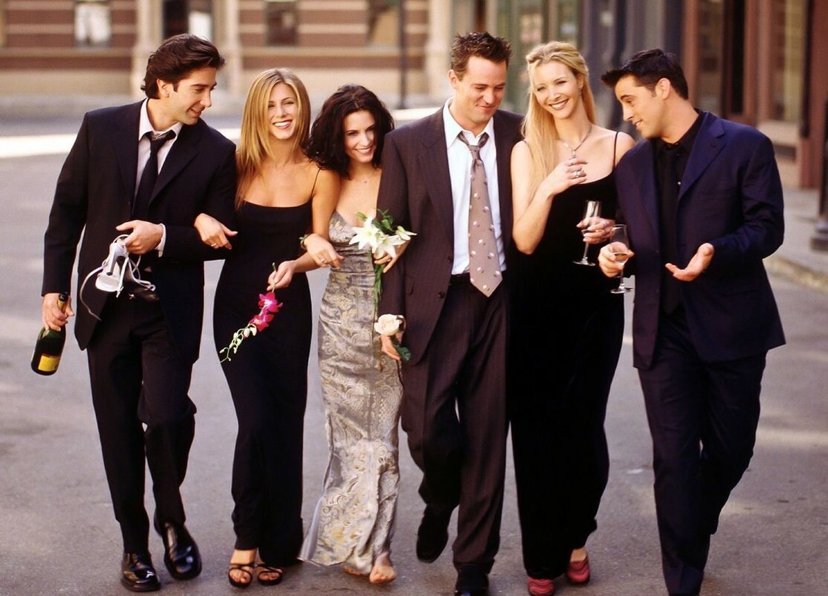 Slip haljine nosile su se 90-ih u Prijateljima, a popularne su i 2025. godine