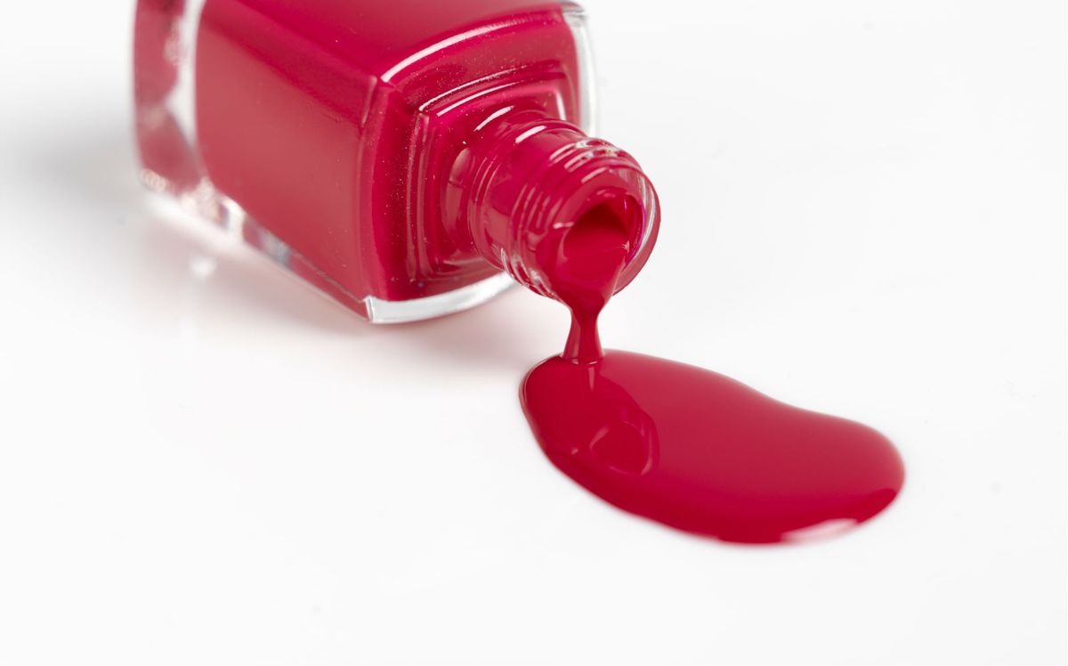 Crveni lak za nokte