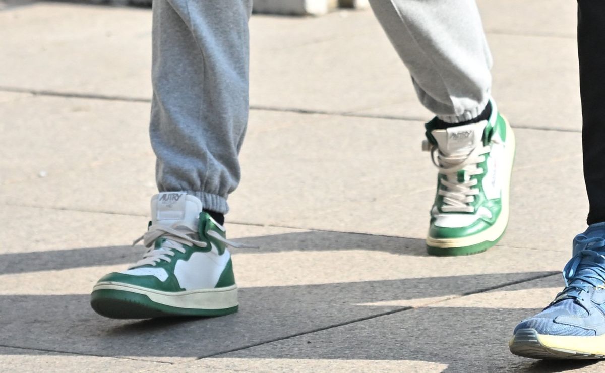 Olja je nosila zeleno-bijele tenisice