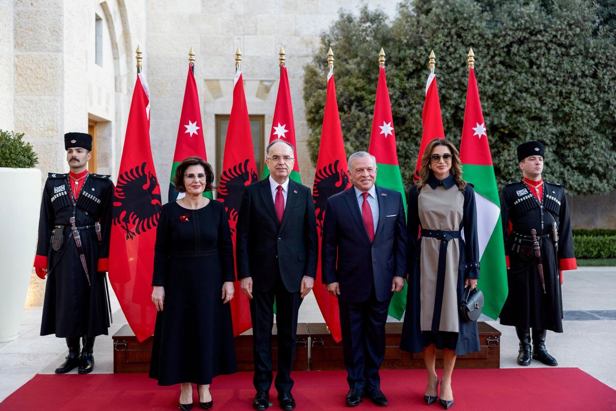 Kraljica Rania u dvobojnoj haljini - 1