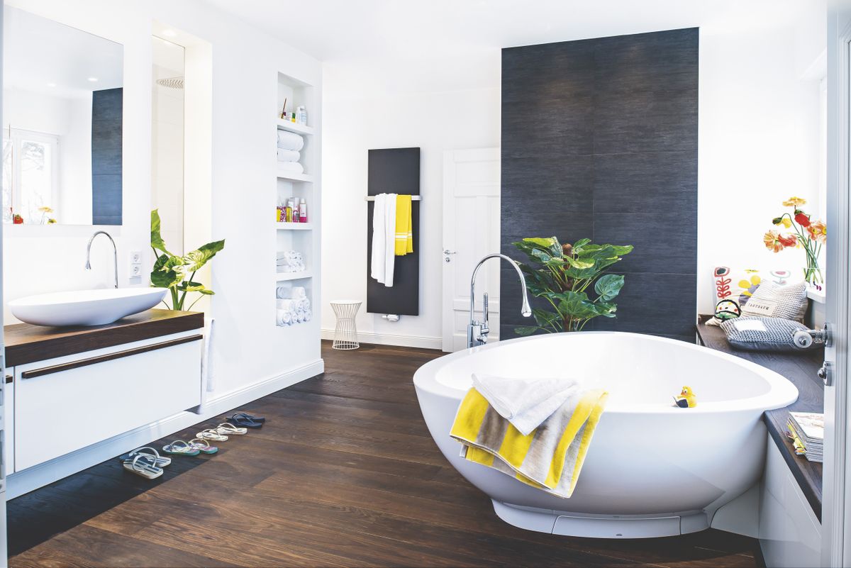 Sivo-bijelu kupaonicu možete podići žutim detaljima