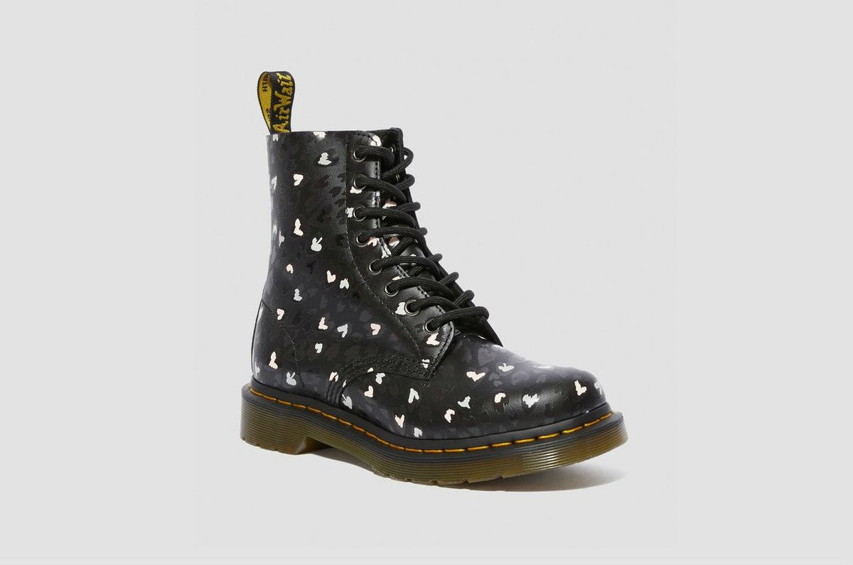 Čizme Dr. Martens ukrašene srcima - 3