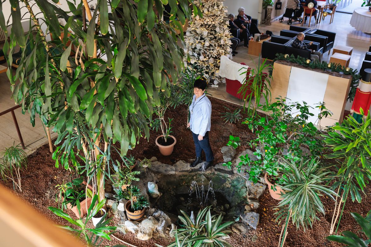 Terezija Jukić radi kao recepcionar na porti u Domu umirovljenika Sveta Ana u Zagrebu - 1