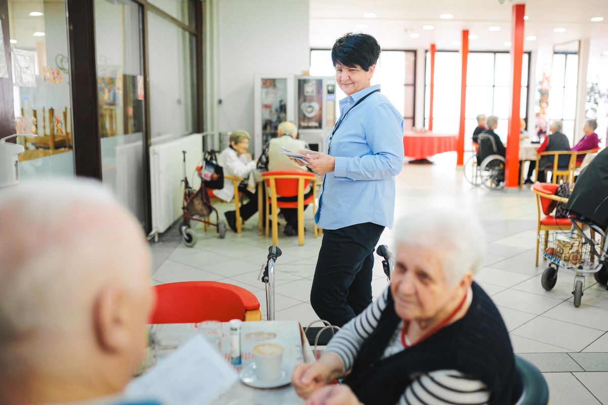 Terezija Jukić radi kao recepcionar na porti u Domu umirovljenika Sveta Ana u Zagrebu - 4
