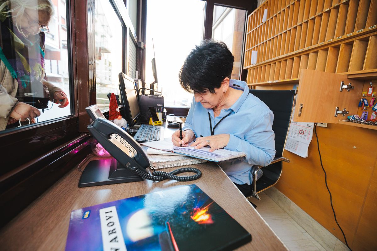 Terezija Jukić radi kao recepcionar na porti u Domu umirovljenika Sveta Ana u Zagrebu - 9