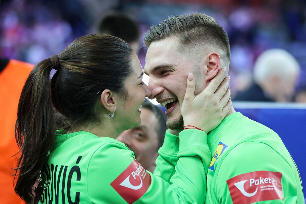 Vratar Dominik Kuzmanović s djevojkom Kim Normi Müller nakon utakmice s Francuskom - 1