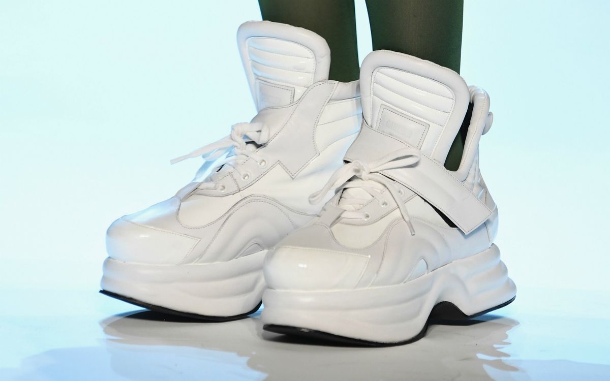 Jean Paul Gaultier predstavio je masivne tenisice s platformom