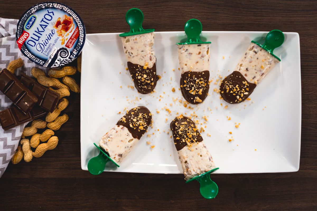 Čokolada, kikiriki i Dukatos Divine s komadićima karamele dovoljni su za izradu ukusnih sladoleda