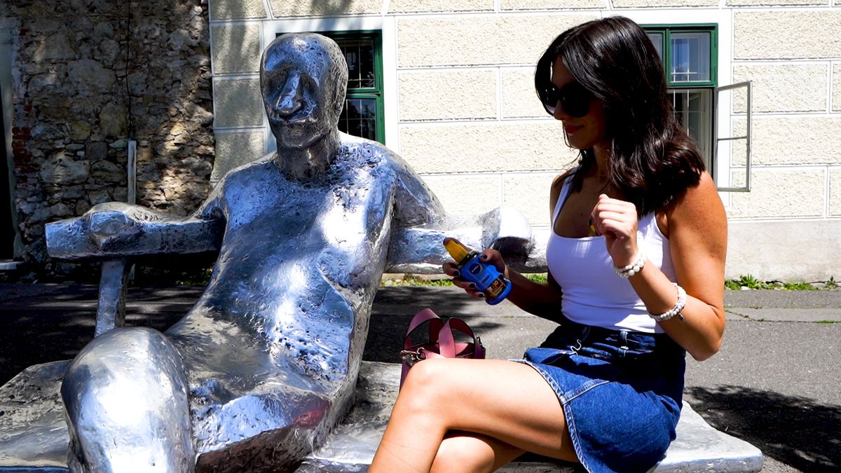 Ulje sa zaštitnim faktorom koje dodatno ističe preplanulu put