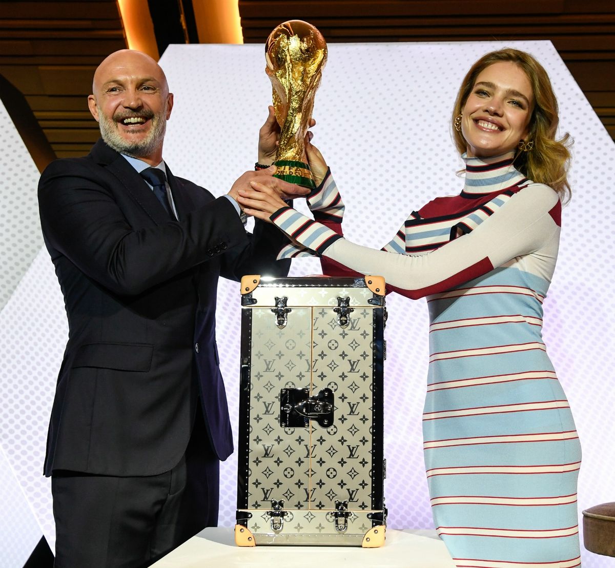 Frank Leboeuf i Natalia Vodianova na predstavljanju kovčega u svibnju