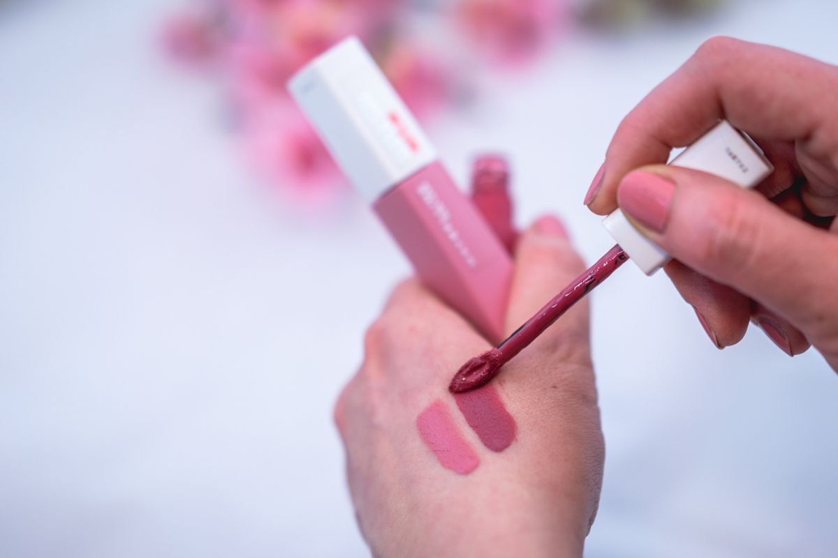 Maybelline SuperStay Matte Ink dugotrajan je ruž koji ostaje na usnama cijelu večer