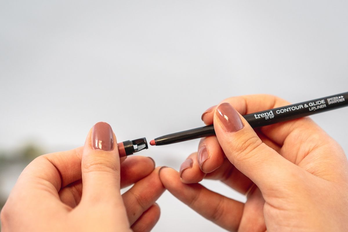 Trend it up contour&glide je olovka za usne kremaste i mat strukture