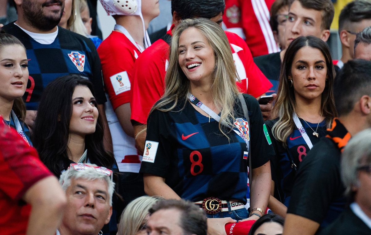 Izabel Kovačić i Ena Cupać na tribinama u Rusiji