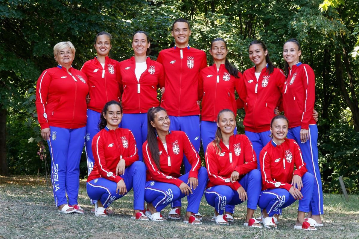 Ivan Martinović sa srpskom reprezentacijom u sinkroniziranom plivanju