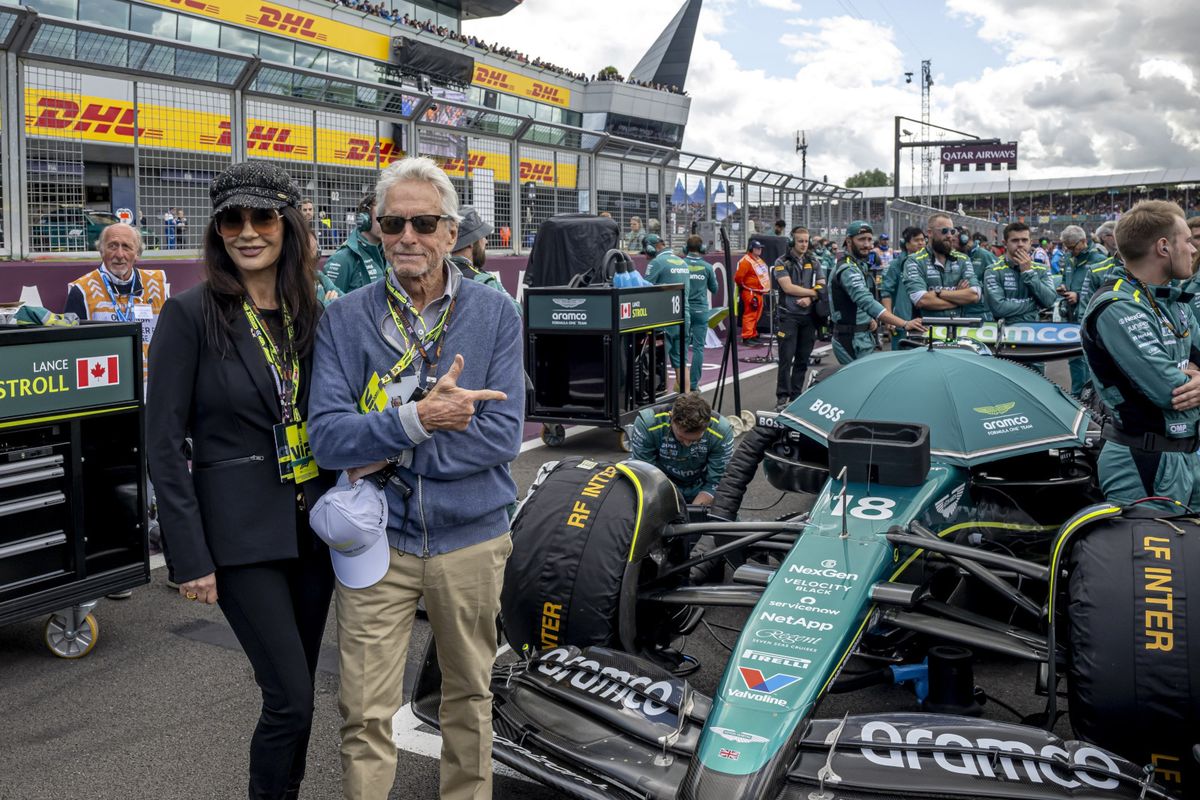 Catherine Zeta-Jones u gležnjačama na visoku petu - 3