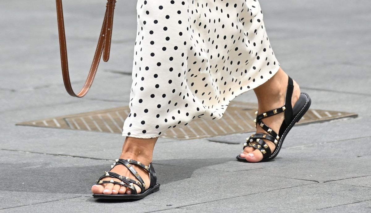 Zagrebačko izdanje u dugoj haljini na točkice