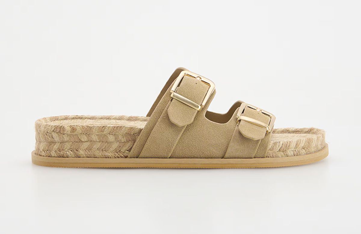 Reserved, snižena cijena 29,99 eura (cijena prije sniženja 35,99 eura)