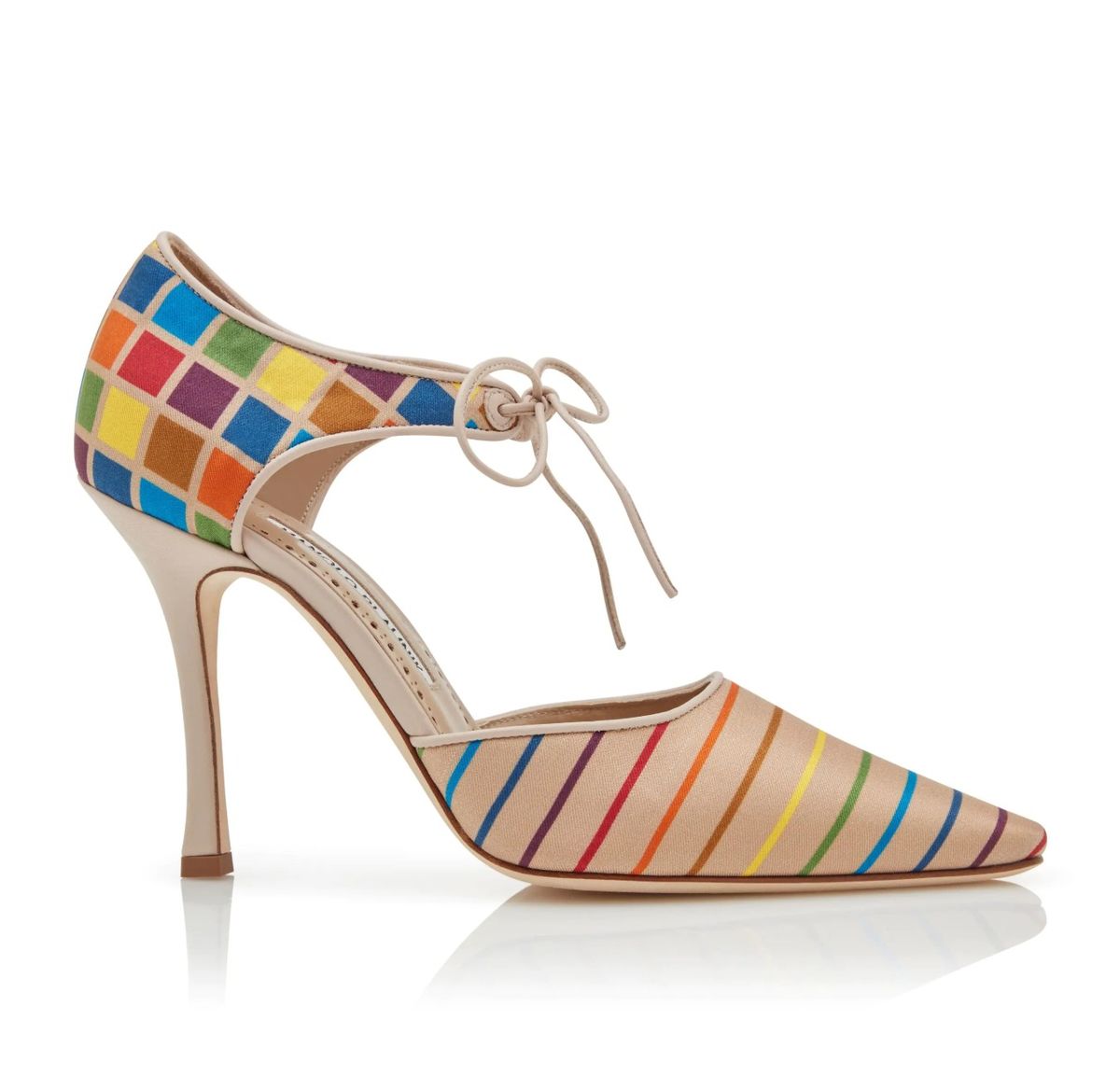 Manolo Blahnik Estho s 1045 na 418 eura