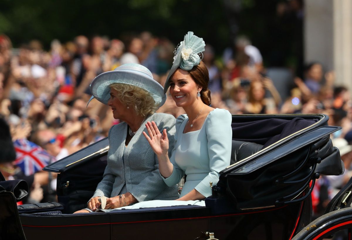 Vojvotkinja od Cornwalla i vojvotkinja od Camridgea na vojnoj paradi