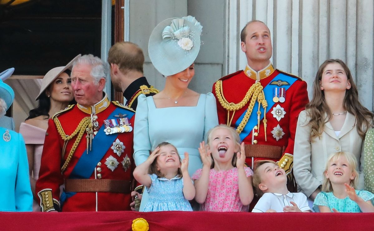 Charlotte na balkonu uoči male nezgode