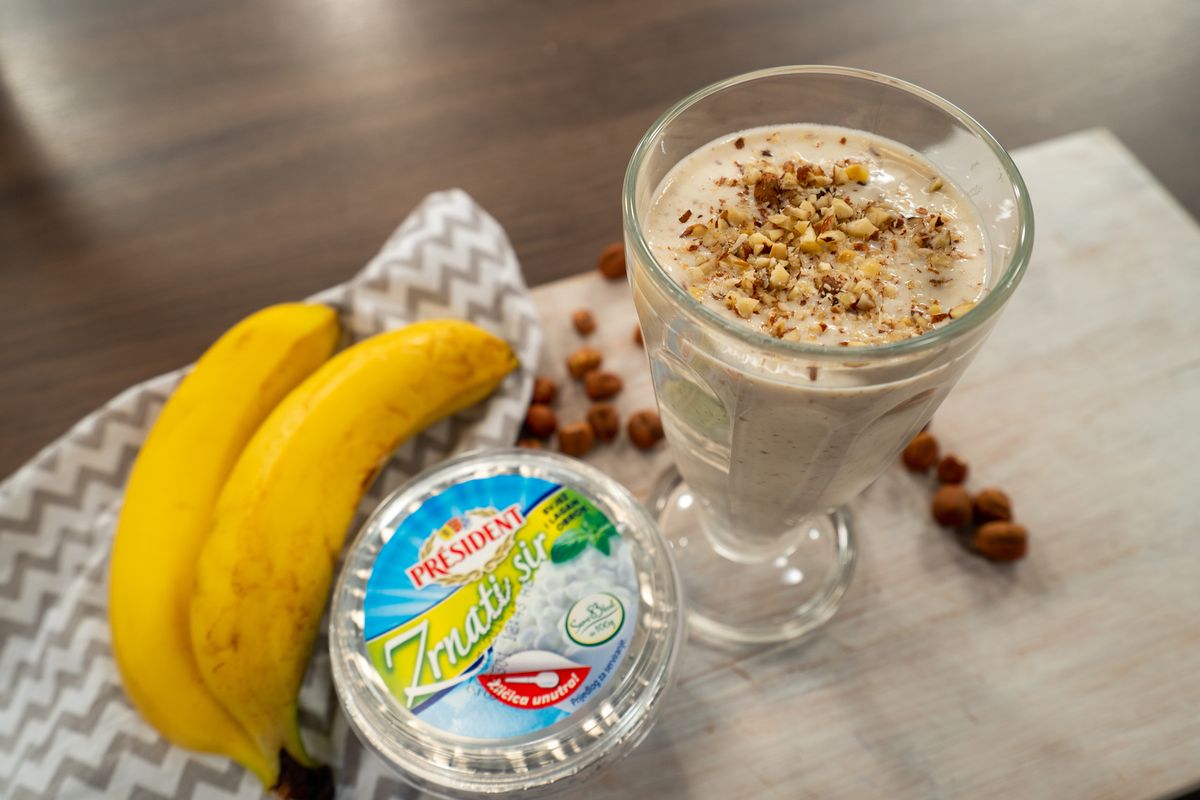 Smoothie od banane, lješnjaka i zrnatog sira