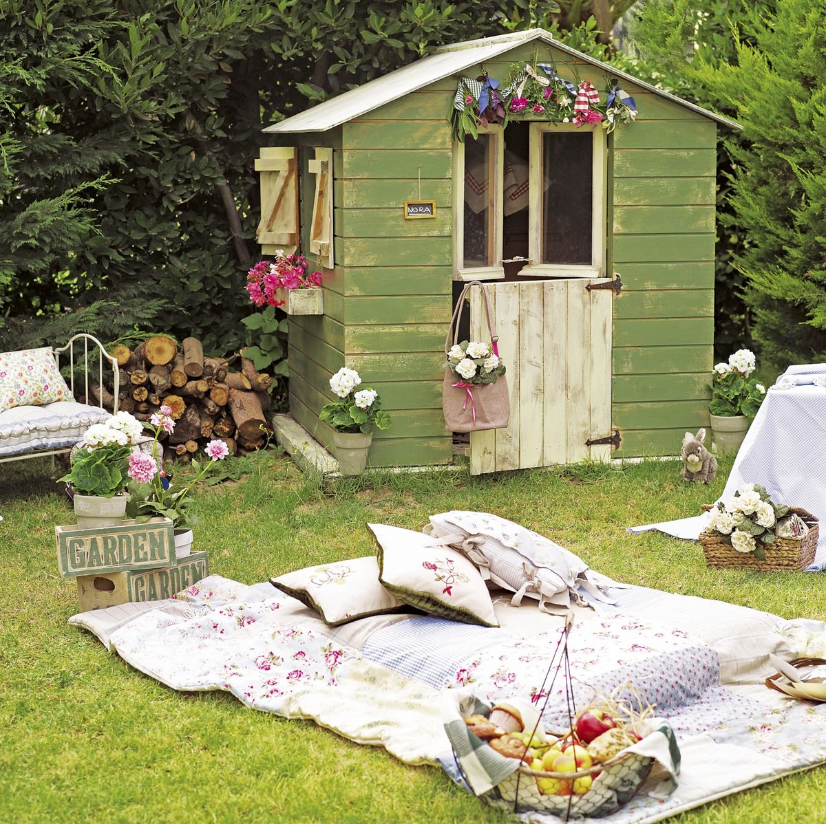 Ljetna vrtna kućica