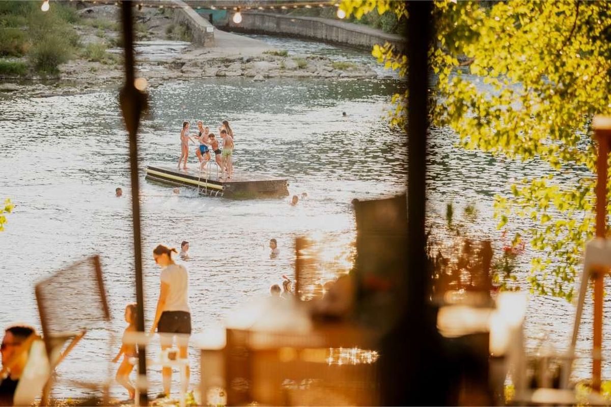 Dnevni boravak na rijeci