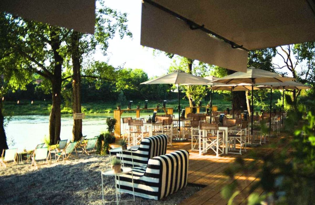 Dnevni boravak na rijeci