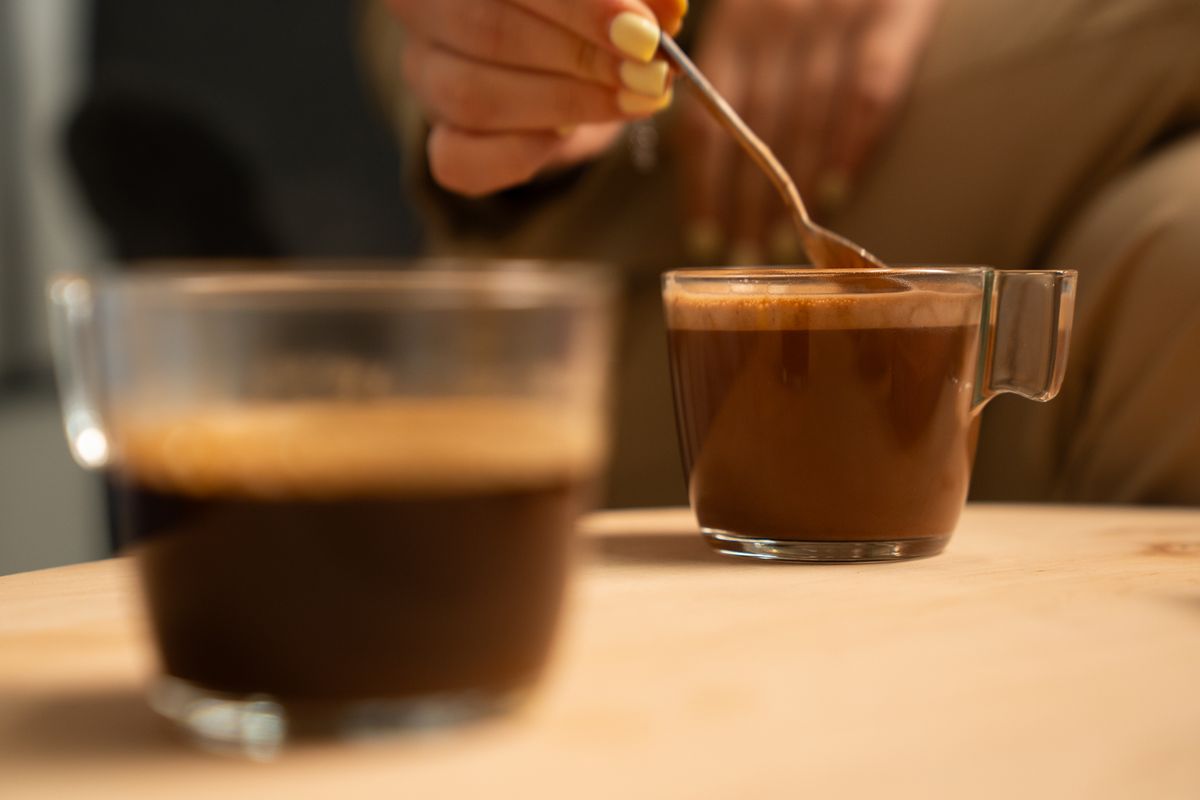 Jedna šalica, dva srca, bezbroj priča: O čemu najčešće razgovaramo uz kavu?