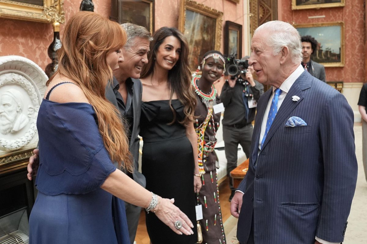 Amal Clooney u Buckinghamskoj palači - 1