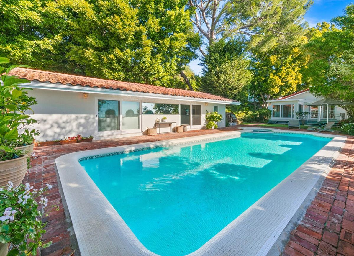 Bazen Mirande Kerr u Malibuu